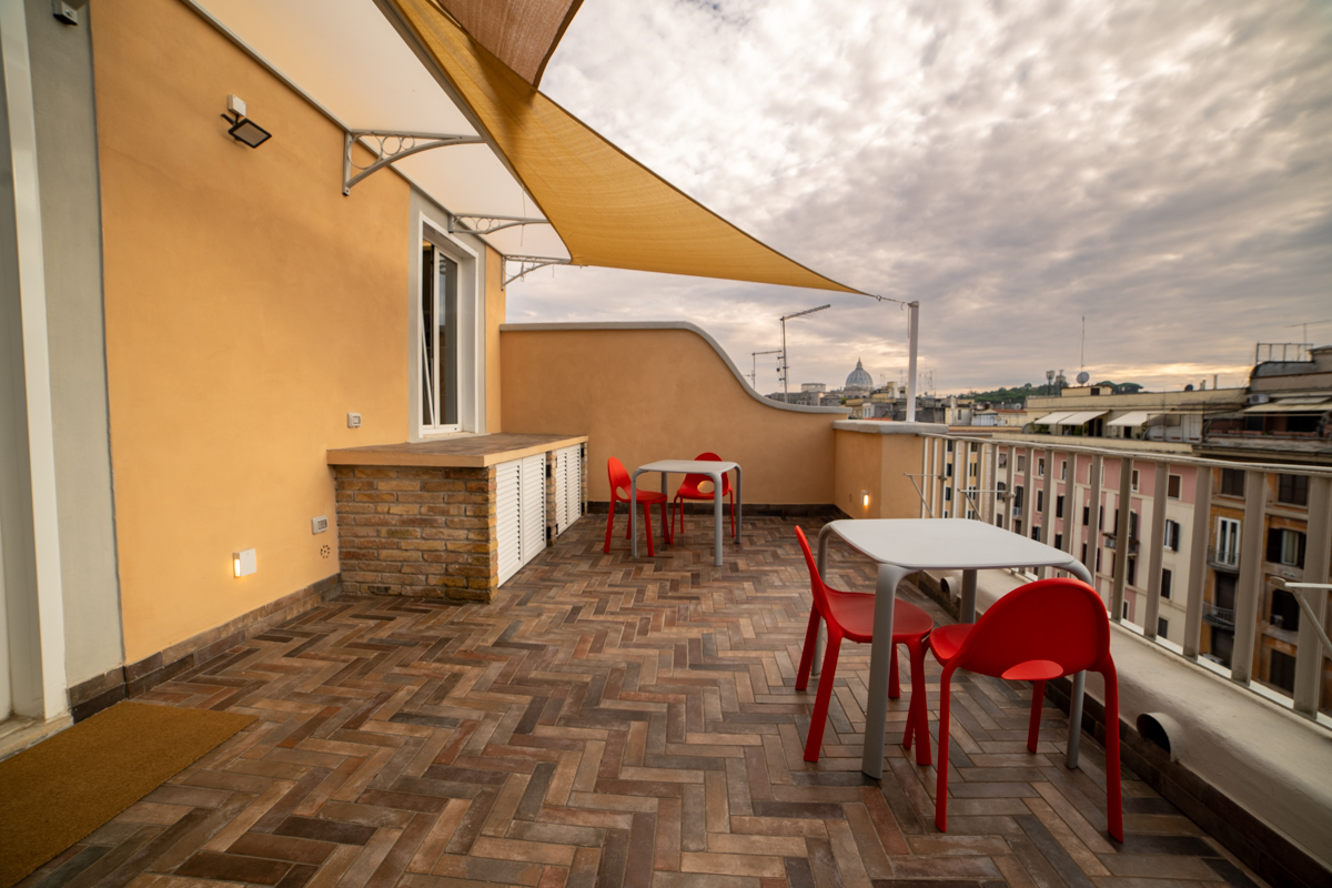 Terrazza con vista sulla cupola di San Pietro